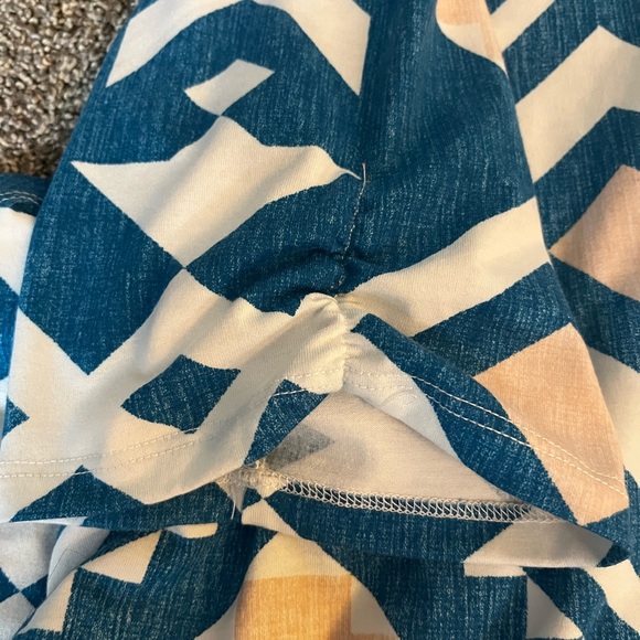 LuLaRoe Morgan Top, XL, EUC - Picture 3 of 3